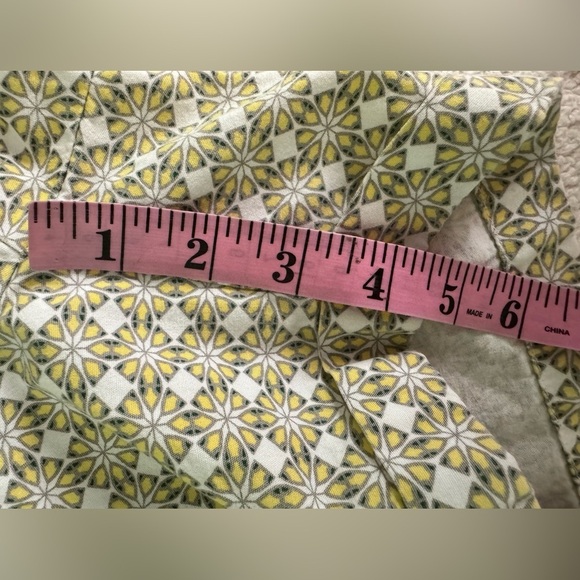 Banana Republic 6 Moon Yellow cuffed shorts. Werdo Luped w/geographic designs. - Picture 10 of 15